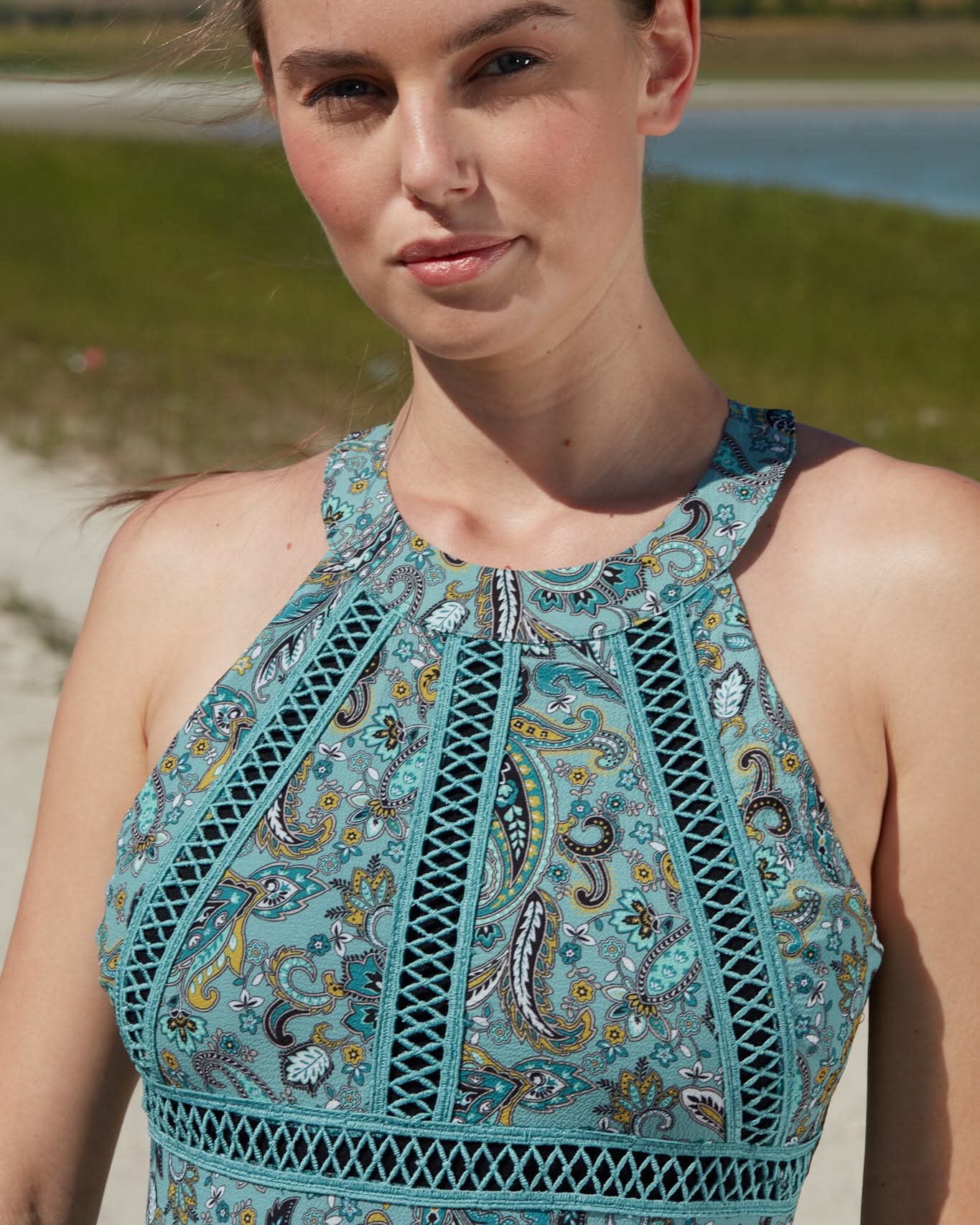 Sunlit Beach Fashion Portrait Genflow テンプレートプレビュー