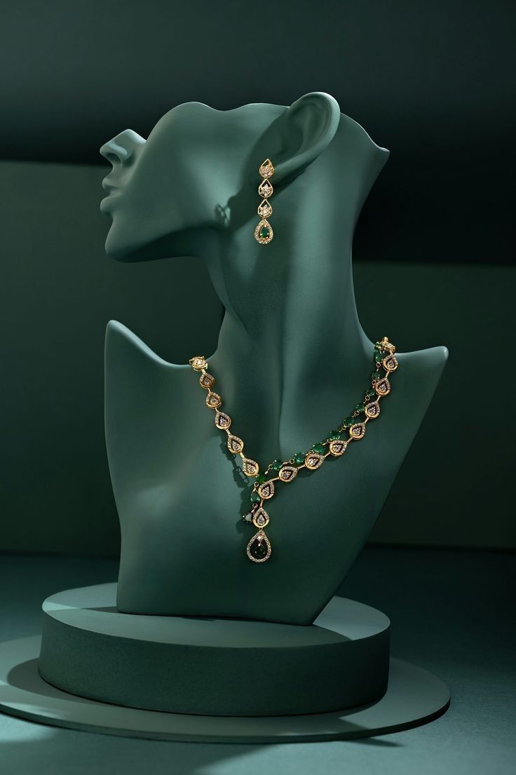 Luxury Emerald Jewelry Mannequin Display Genflow template preview