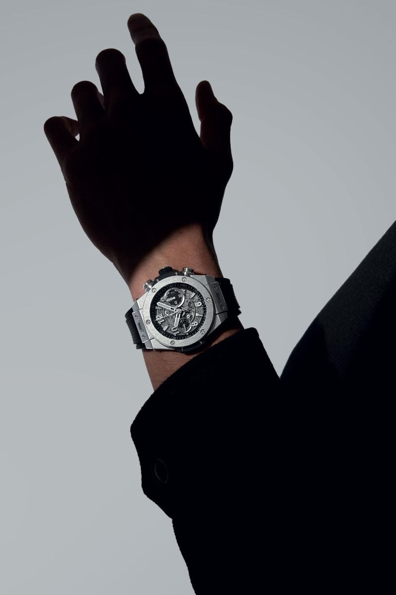 Luxury Skeleton Watch Shadow Portrait Genflow テンプレートプレビュー