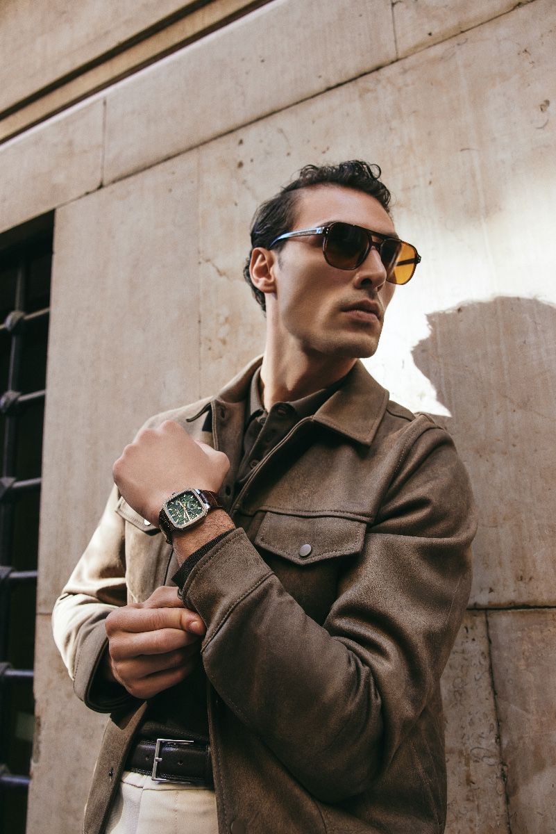 Urban Luxury Watch Fashion Portrait Genflow テンプレートプレビュー
