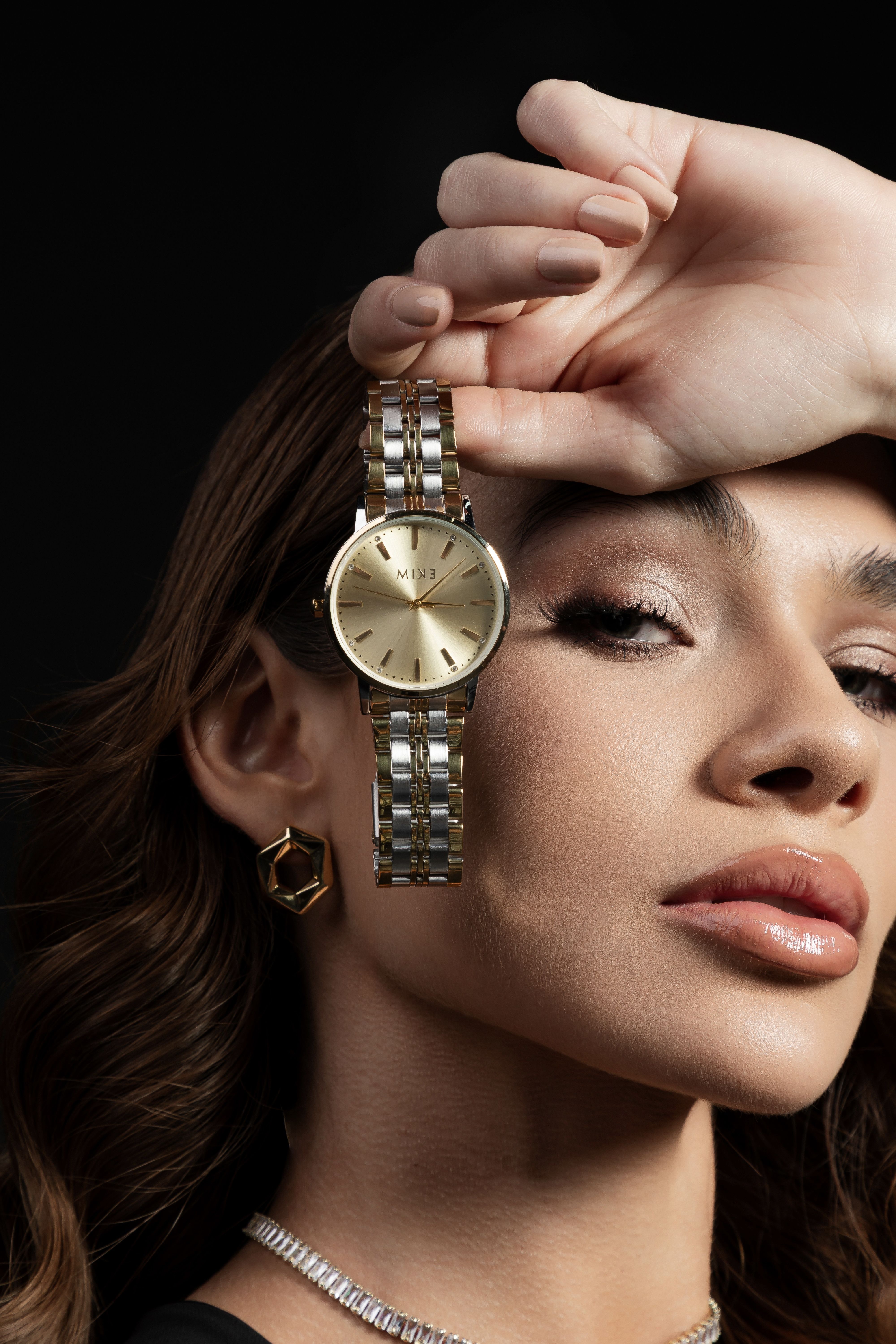 Elegant Gold Jewelry Studio Portrait Genflow template preview