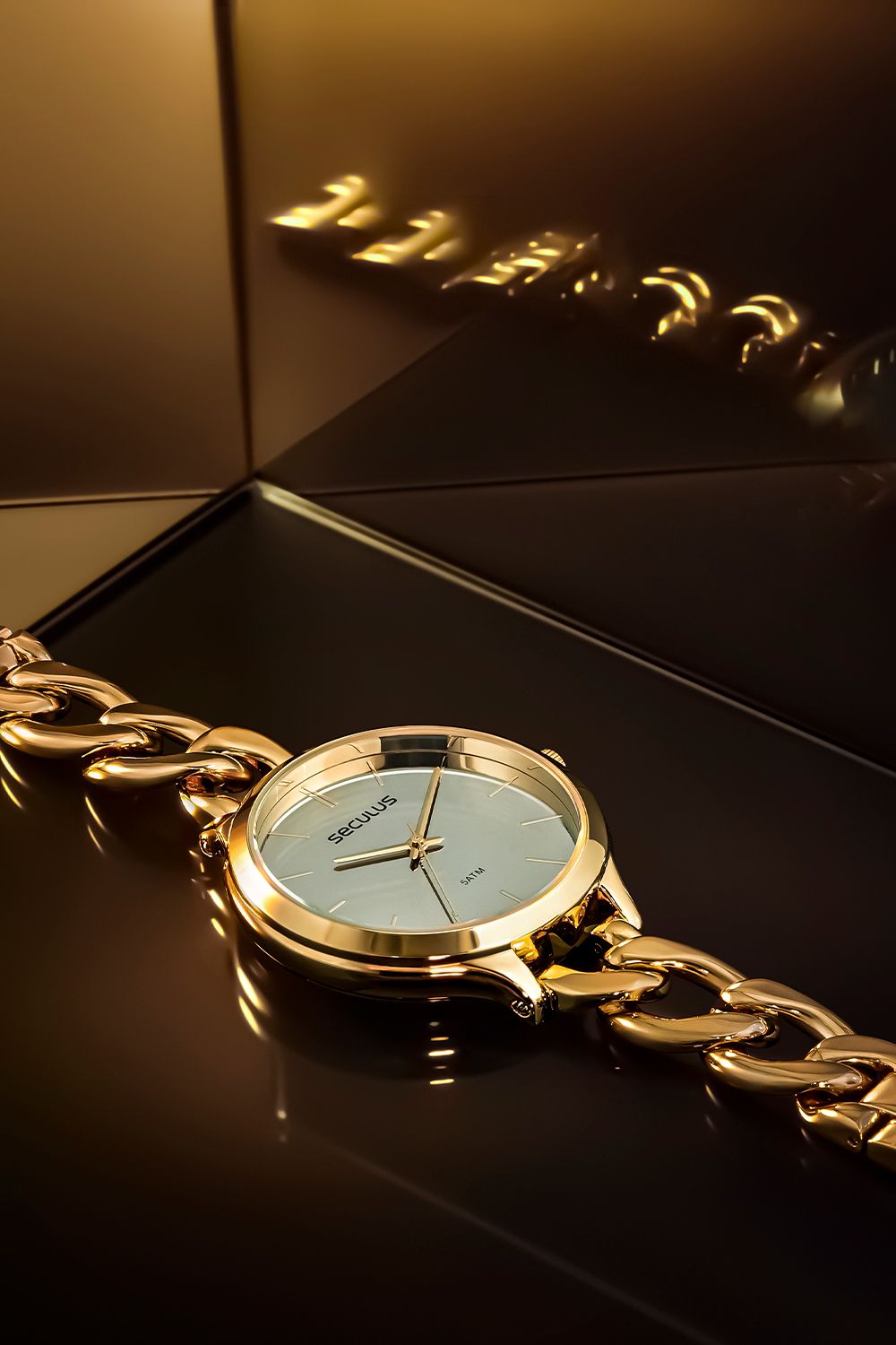 Luxury Gold Watch Reflective Studio Scene Genflow template preview