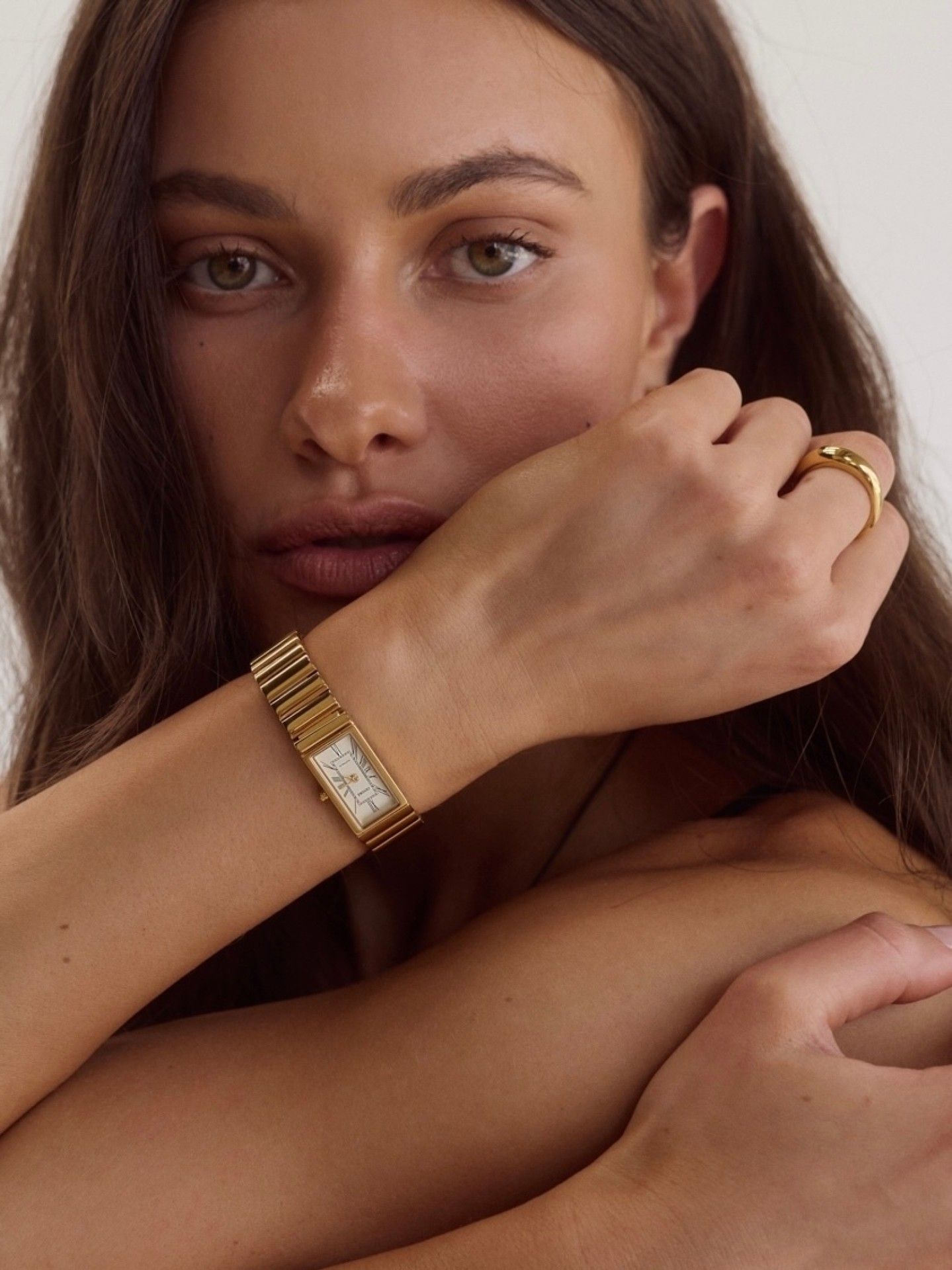 Elegant Gold Watch Beauty Portrait Genflow template preview