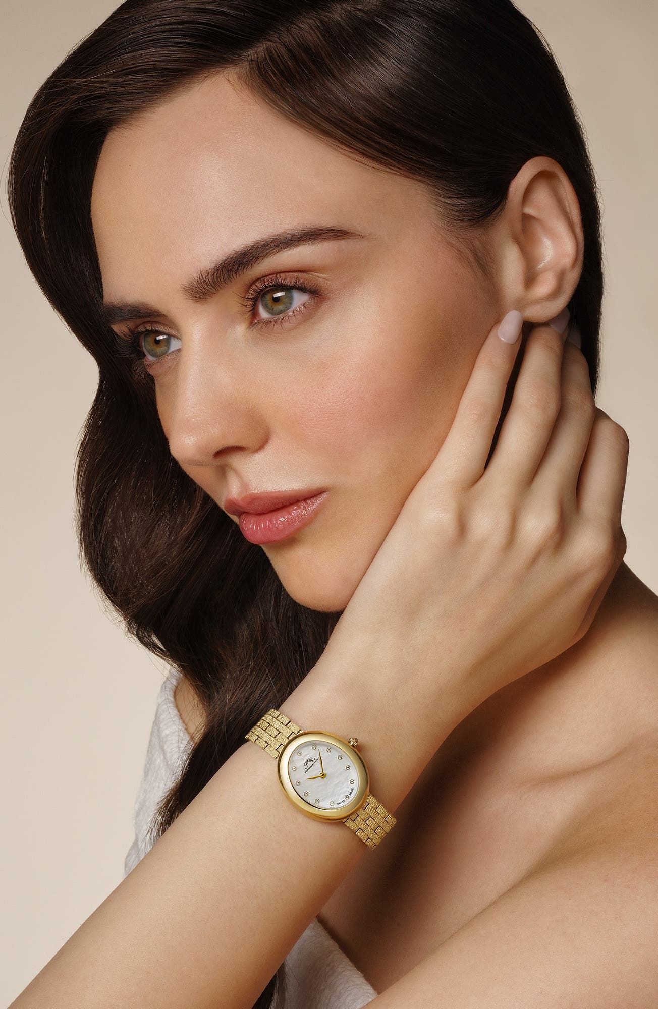 Minimalist Luxury Gold Watch Portrait Genflow template preview