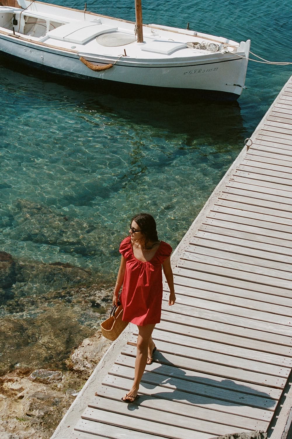 Red Dress Dockside Summer Escape Genflow テンプレートプレビュー