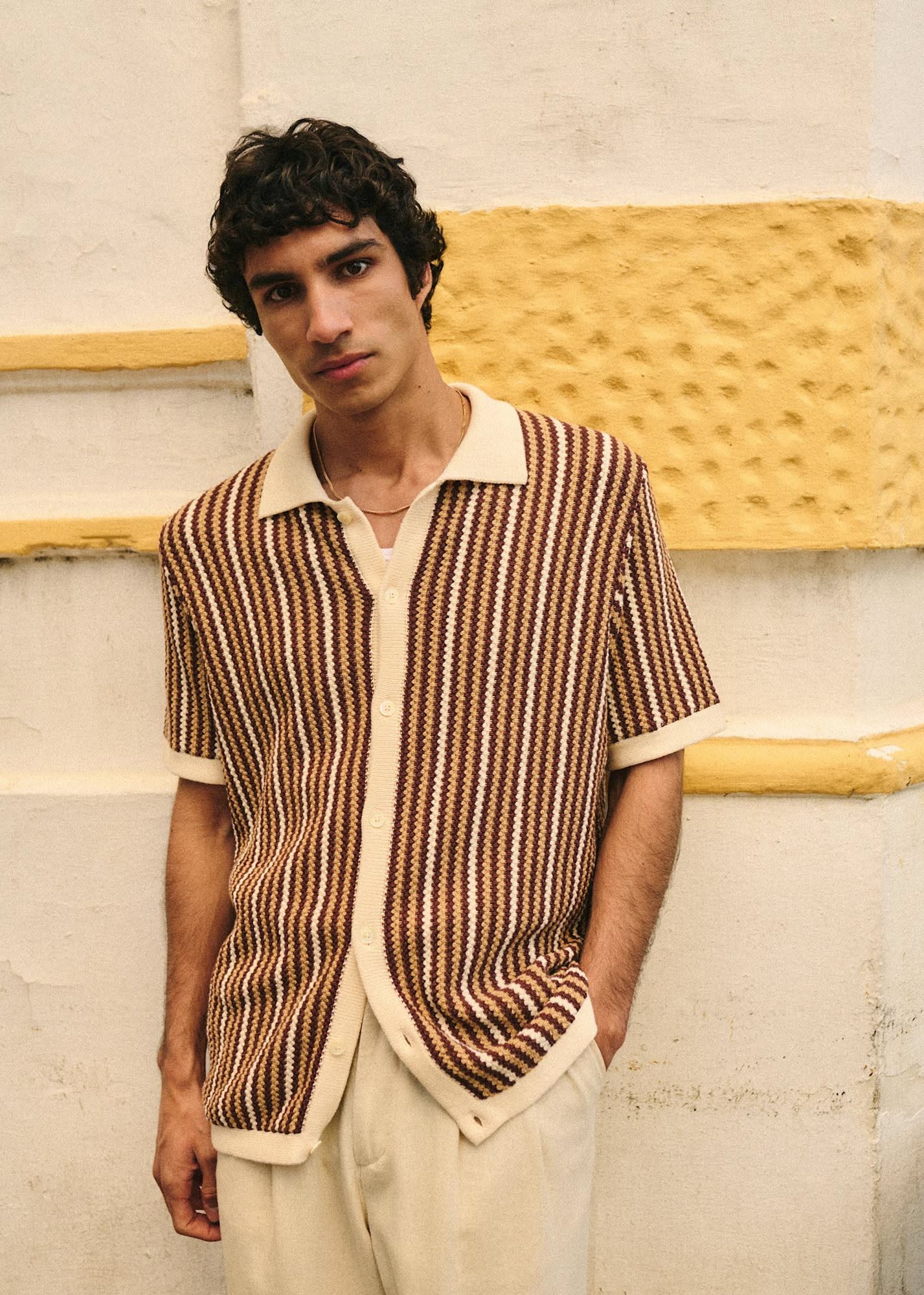 Retro Striped Knit Summer Fashion Portrait Genflow 模板預覽