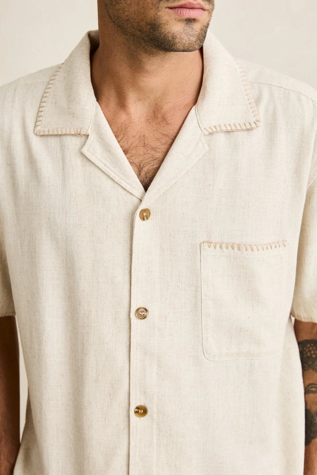 Minimalist Linen Shirt Product Portrait Genflow テンプレートプレビュー