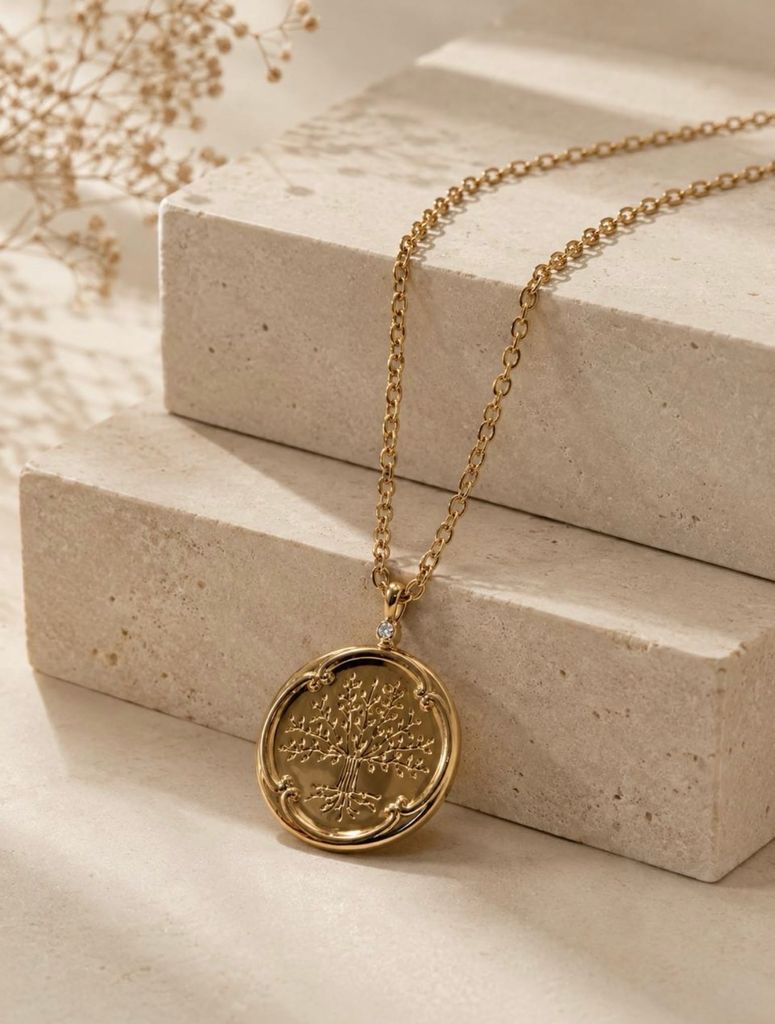 Minimalist Gold Tree Pendant Showcase Genflow 模板預覽
