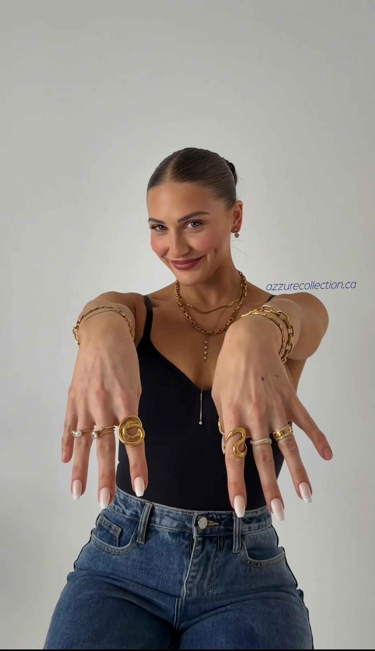 Minimalist Gold Jewelry Hands Showcase Genflow template preview