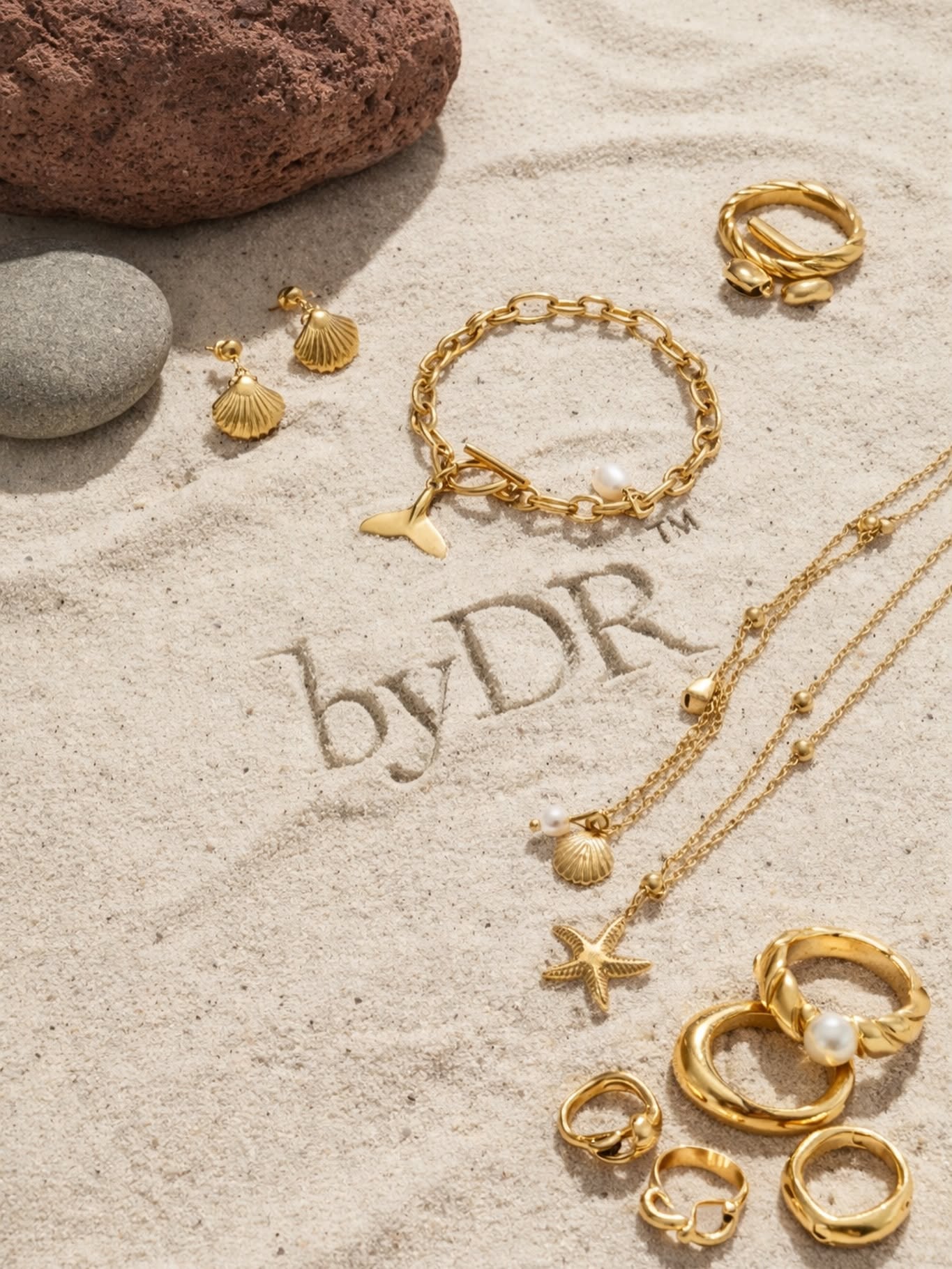 Beach Sand Gold Jewelry Flat Lay Genflow template preview