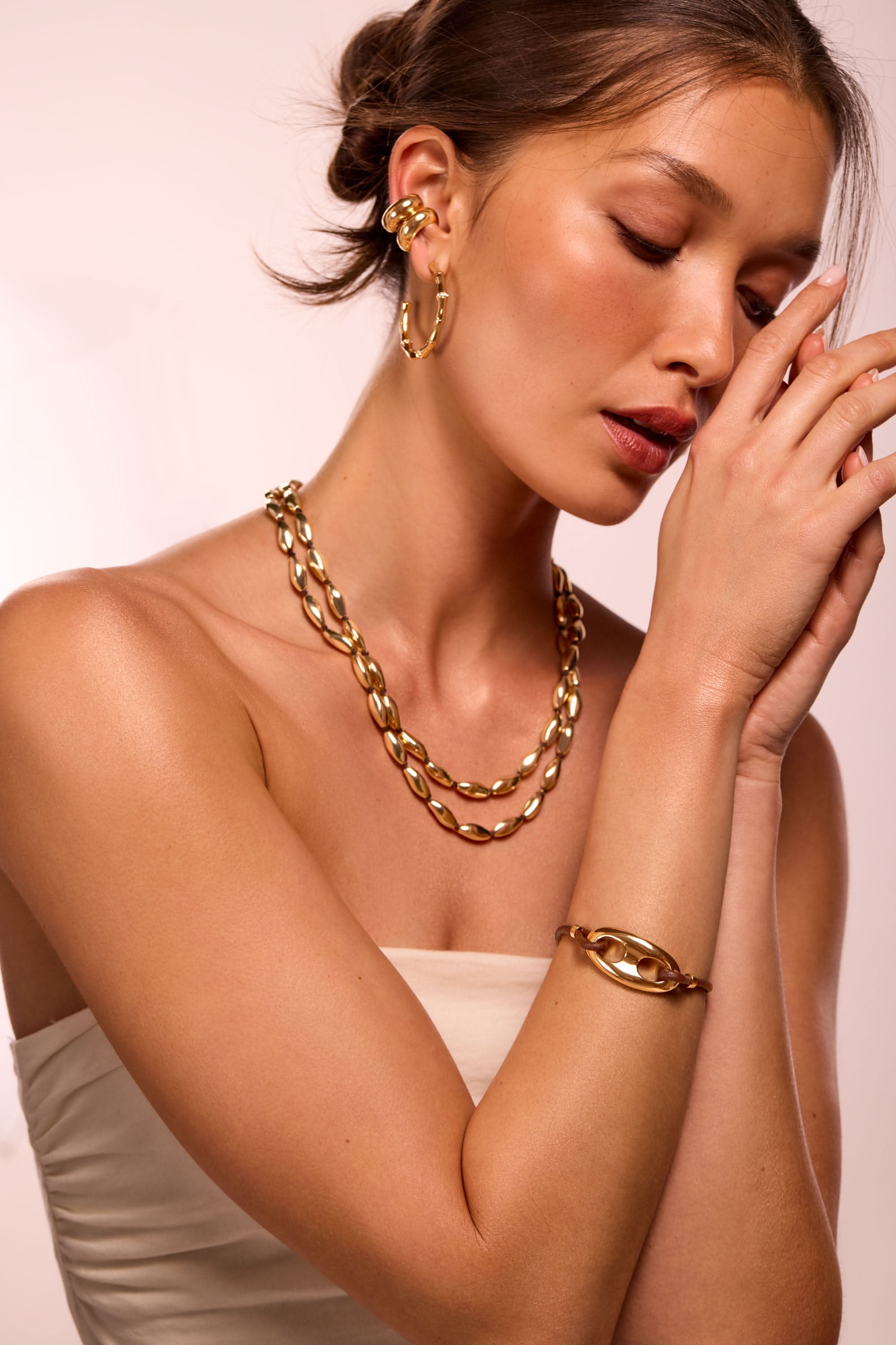 Elegant Gold Jewelry Studio Portrait Genflow テンプレートプレビュー