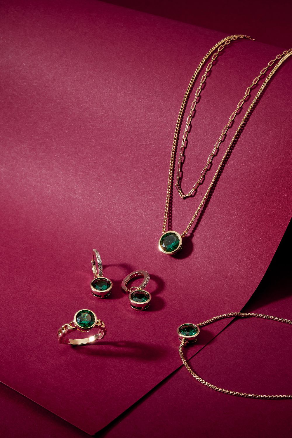 Emerald Gold Jewelry On Crimson Backdrop Genflow template preview