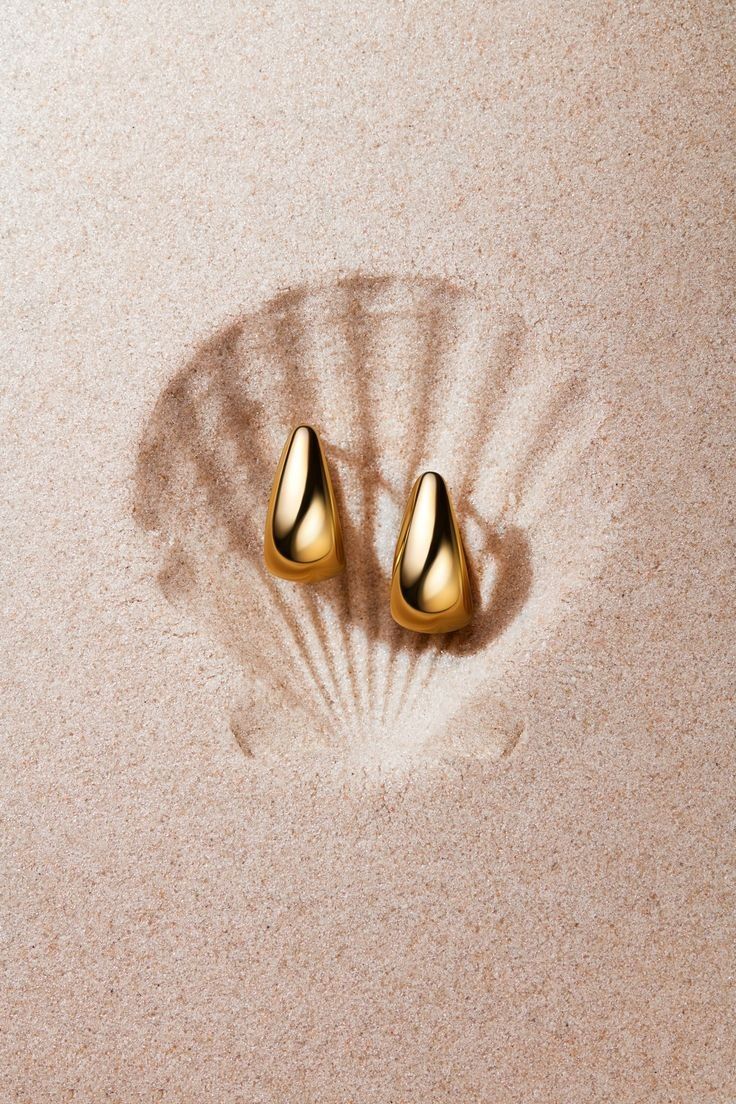Golden Drop Earrings In Beach Sand Genflow template preview