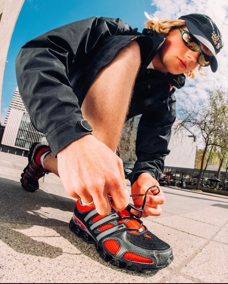 A Man Is Tying His Shoelaces On The Ground In Front Creative Design Generator Genflow テンプレートプレビュー