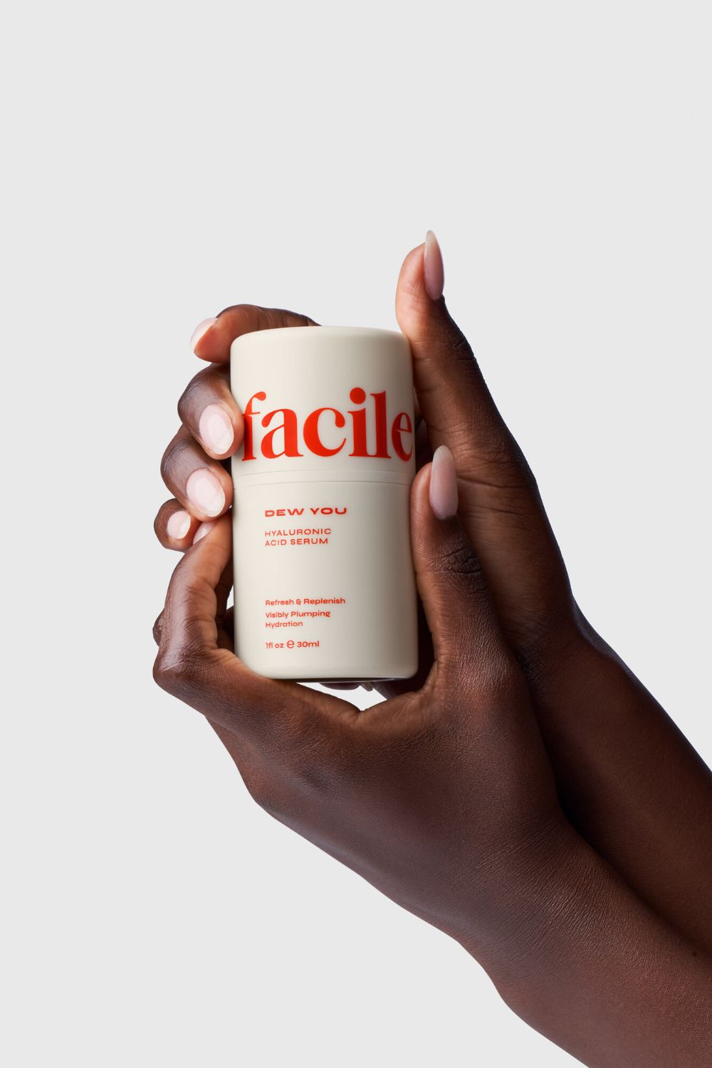 This May Contain: Two Hands Holding A White Cup With The Word Facile On It In Red Creative Design Generator Genflow テンプレートプレビュー