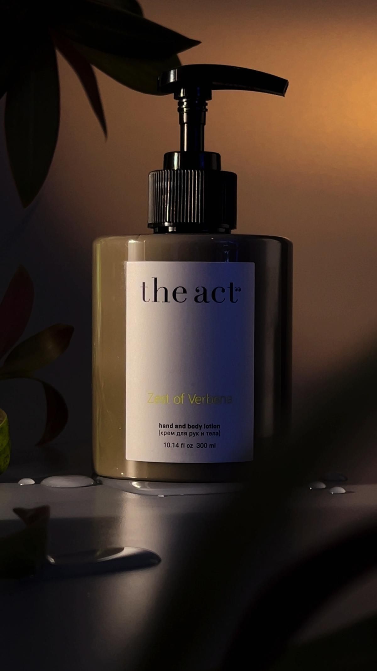 An Atmospheric Product Video Of Body Cream, Creating A Sense Of Meditation And Relaxation. Creative Design Generator Genflow テンプレートプレビュー