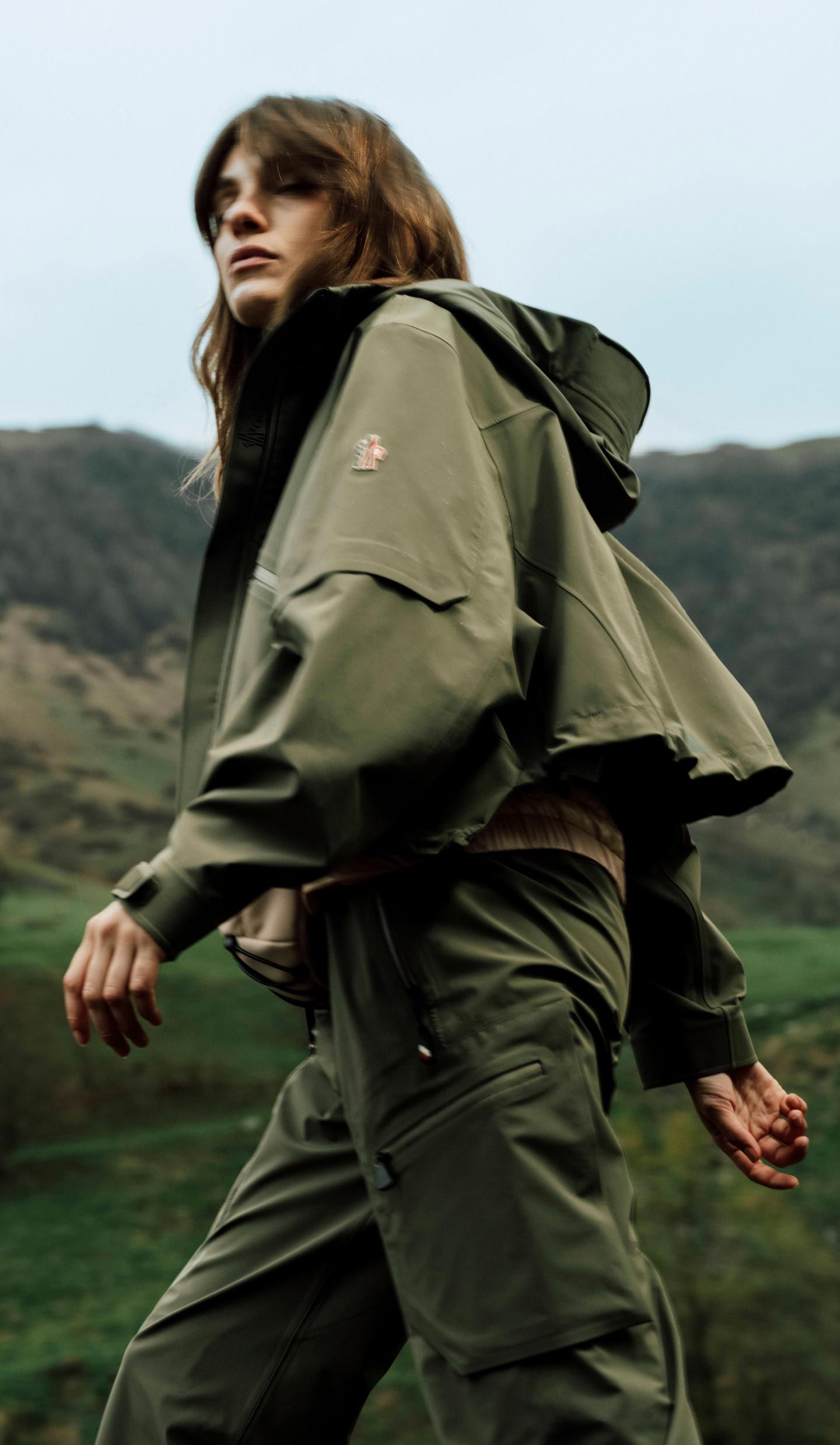 몽클레르 그르노블 여성 테크니컬 아웃도어 컬렉션 | Moncler Creative Design Generator Genflow template preview