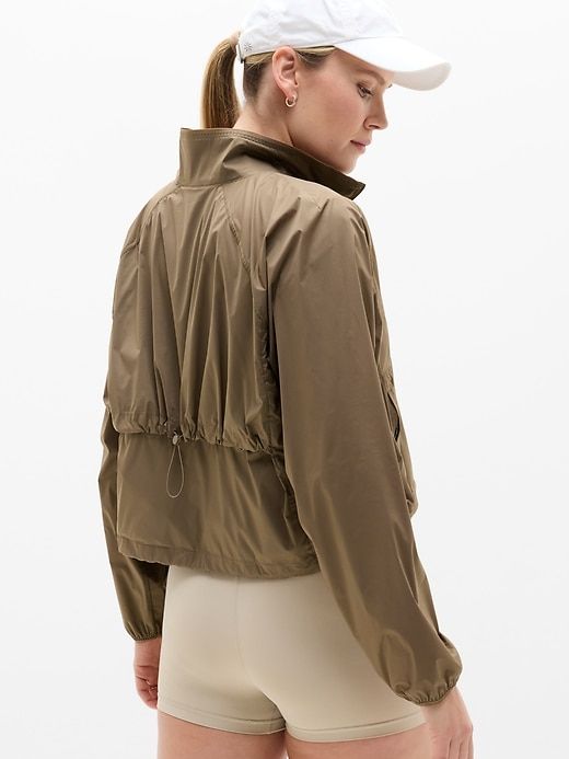 Expedition Packable Popover | Athleta Creative Design Generator Genflow テンプレートプレビュー