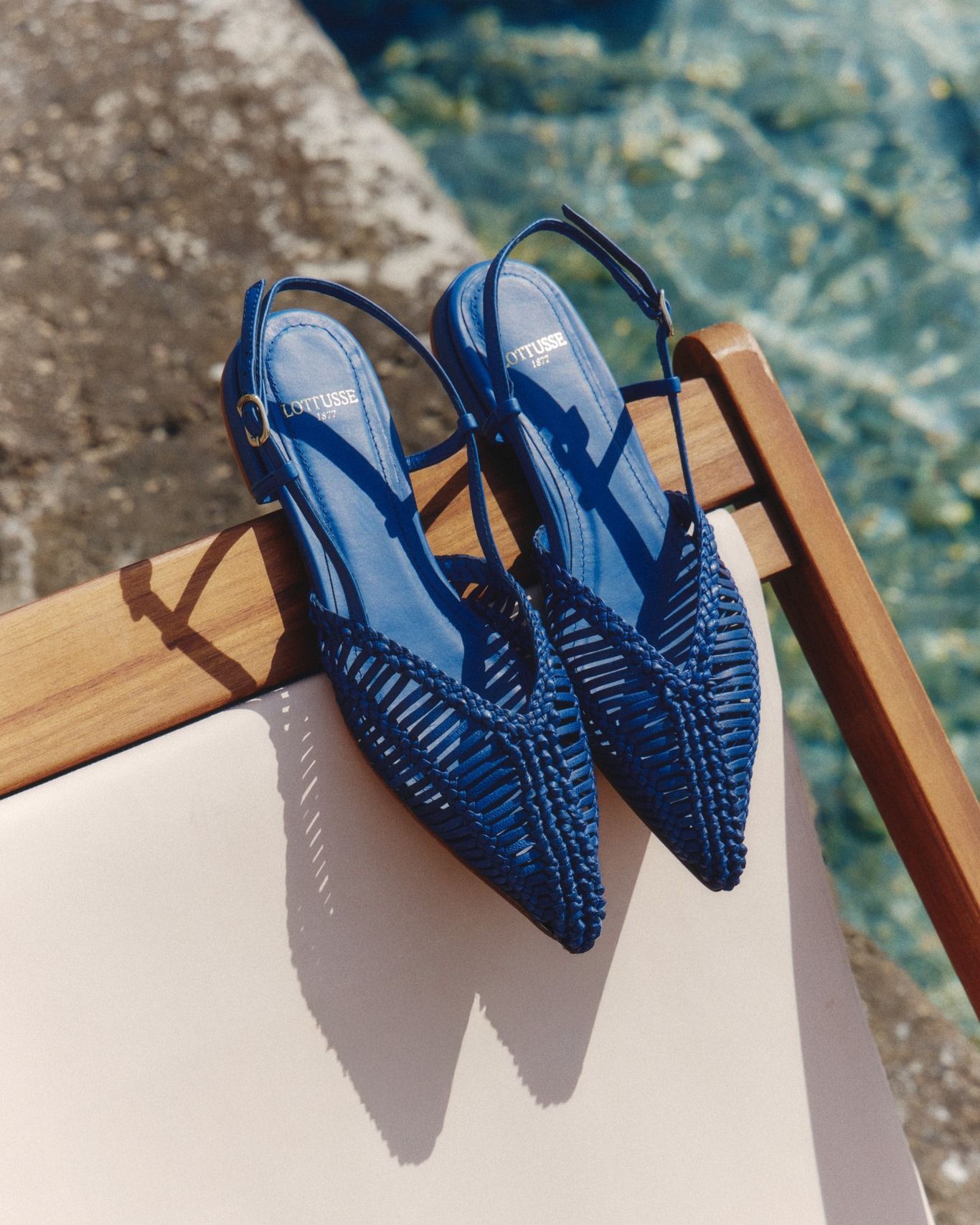 Summer Sandal Photo 0126 Creative Design Generator Genflow テンプレートプレビュー