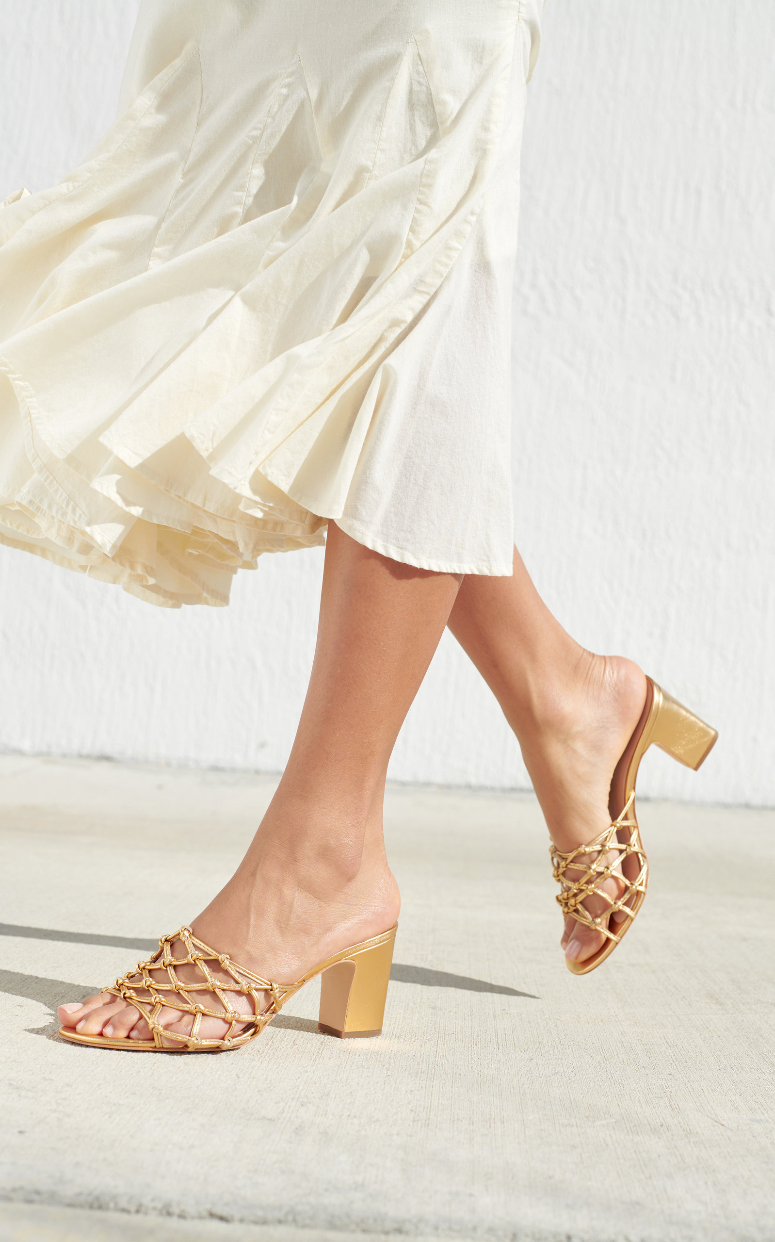 Fashion Collections for Women | Moda Operandi Creative Design Generator Genflow テンプレートプレビュー