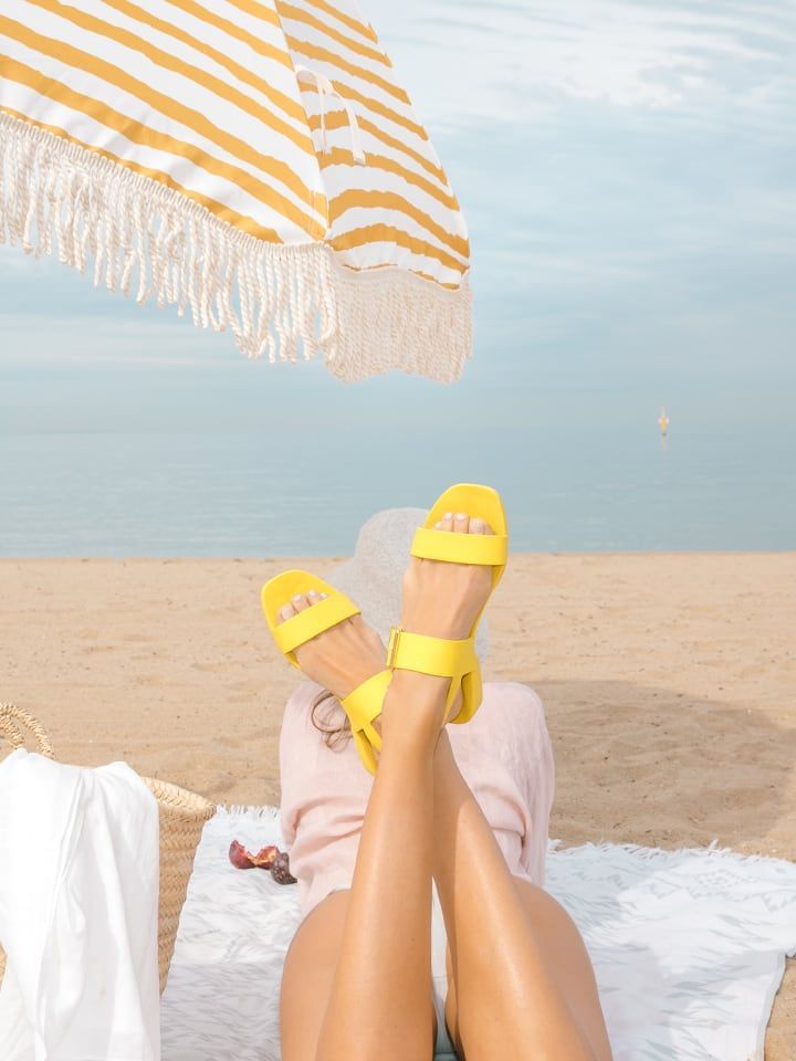 Eco Friendly Footwear | Vegan Footwear | Bared Footwear Creative Design Generator Genflow 模板預覽